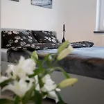 Apartament 102 G&W